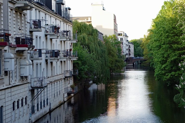 Wohnhäuser am Wasser in Hamburg-Eppendorf